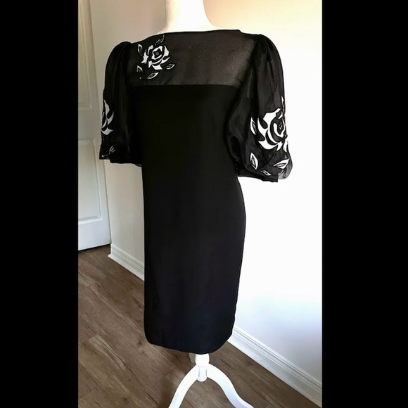 🆕 🇨🇦 Statement little black dress w/its original white floral applique-vintage - Picture 10 of 13